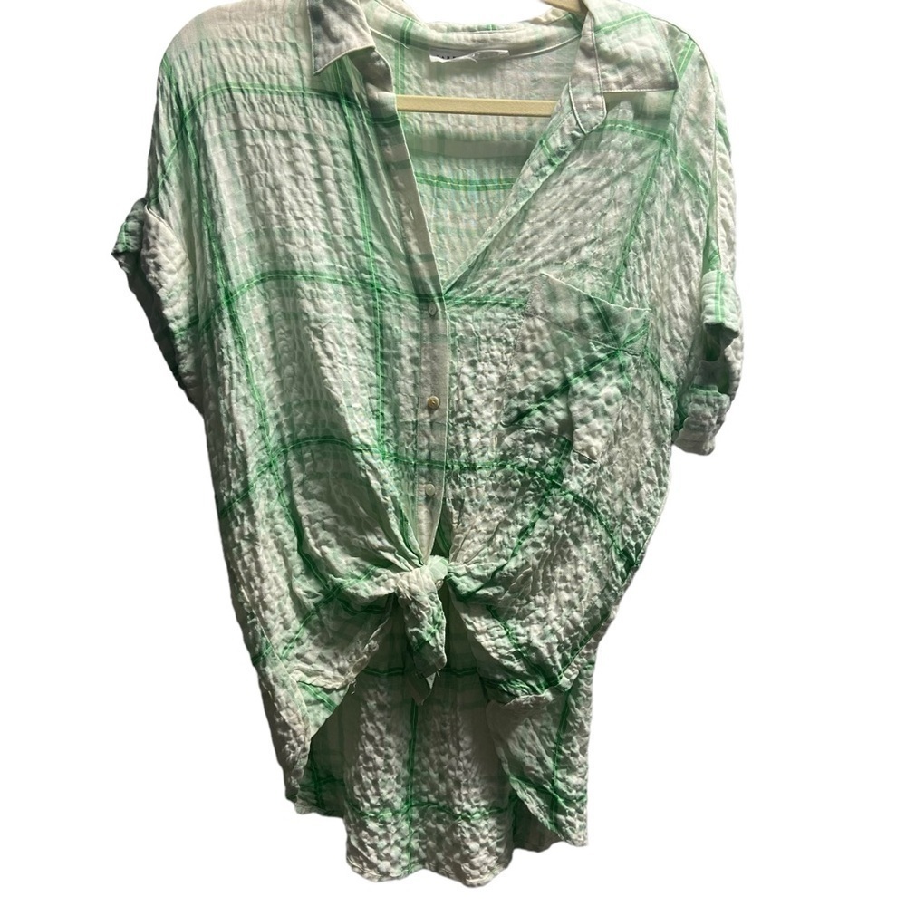 Jane + Delancey Button Down Crinkle Top w Front Tie. Size M